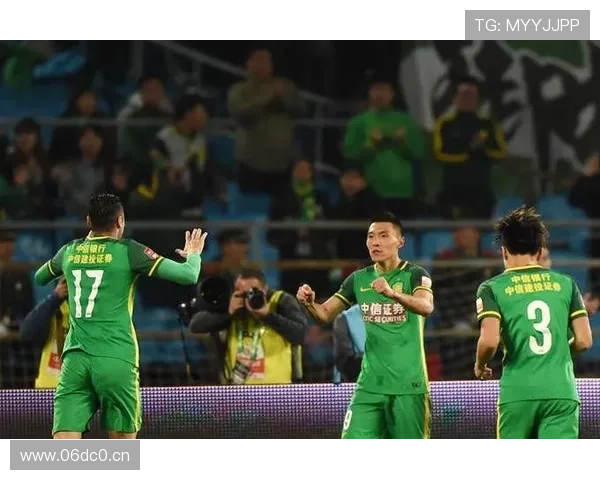 中超联赛激战正酣 北京国安与上海上港展开焦点对决 - 副本 - 副本 (2) 中超联赛激战正酣 北京国安与上海上港展开焦点对决 - 副本 - 副本 (2)